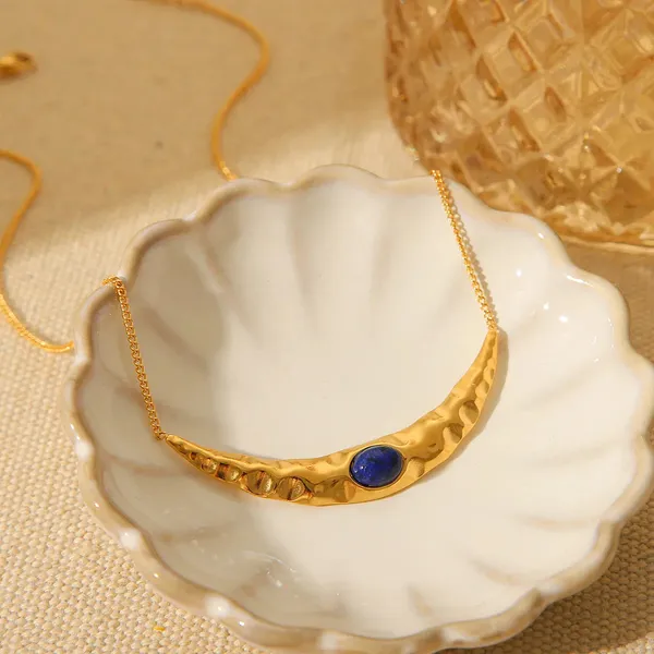 Gold_Retro_Moon_Necklace_For_Women